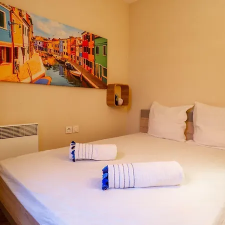 Hauteur De Avec Piscine Apartment *